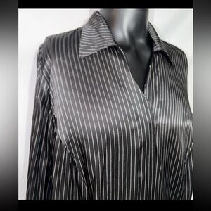 100% Silk Pinstripe Blouse
Black V-Neck Quiet Luxury,Old
Money Top 18W Layering